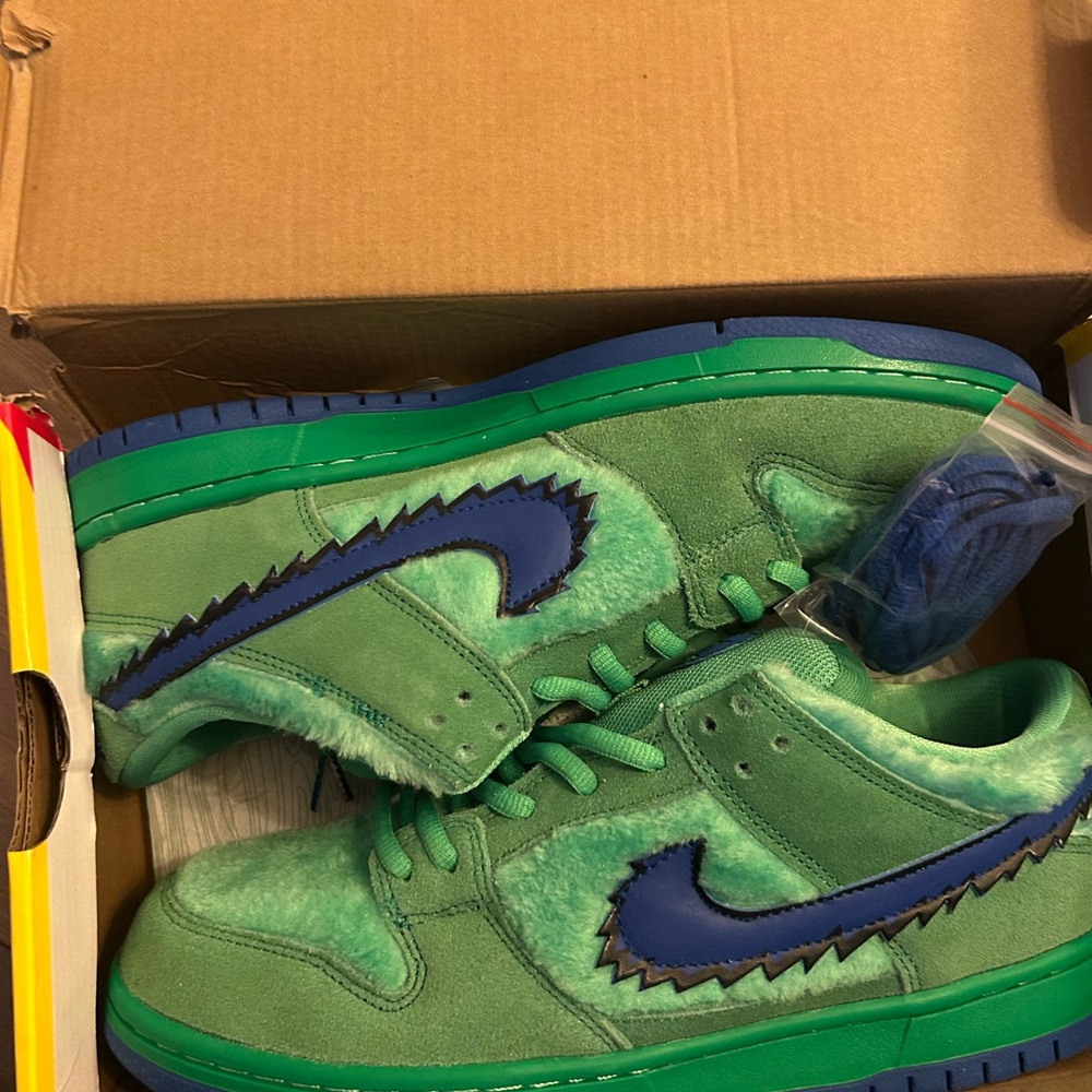 Grateful Dead x Dunk Low SB “Green Bear”